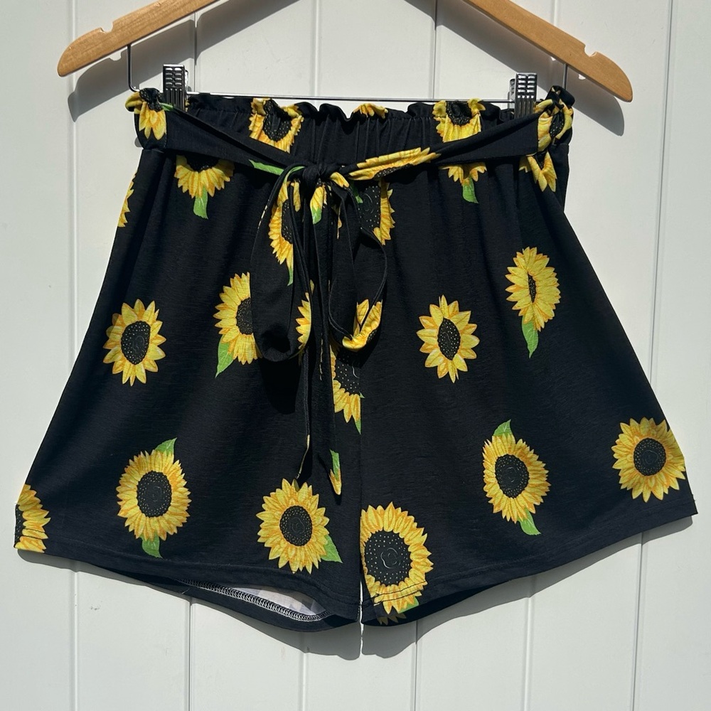 Sunflower Print Black Women's Shorts